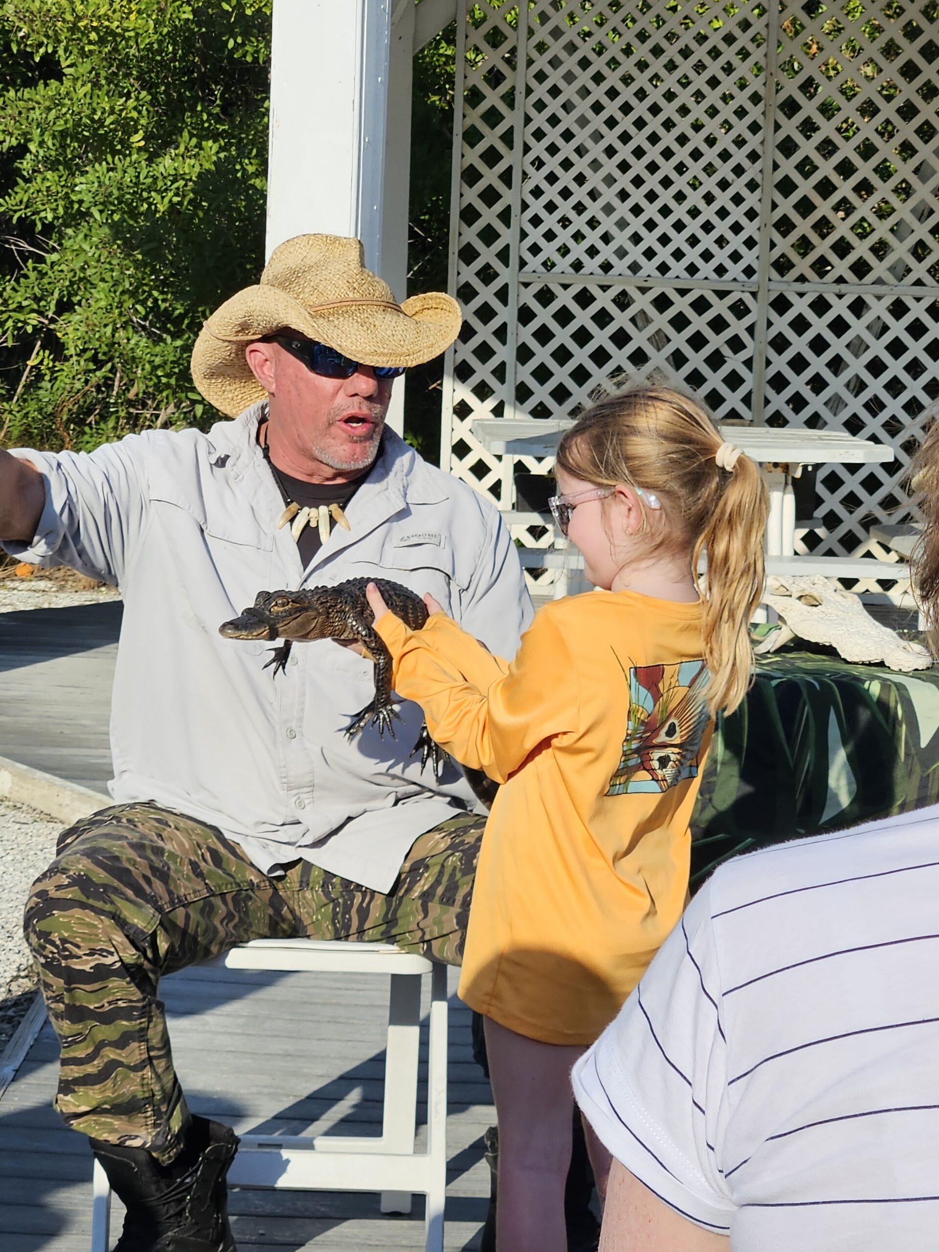big-cat-habitat-at-palm-island-resort-little-girl-holding-alligator
